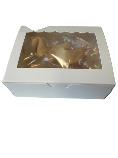 Geschenkbox mit Fenster mittel weiß 15,5x13x5cm - Wunschkeks.de Glückskekse mit Wunschtext ab 1 Stück