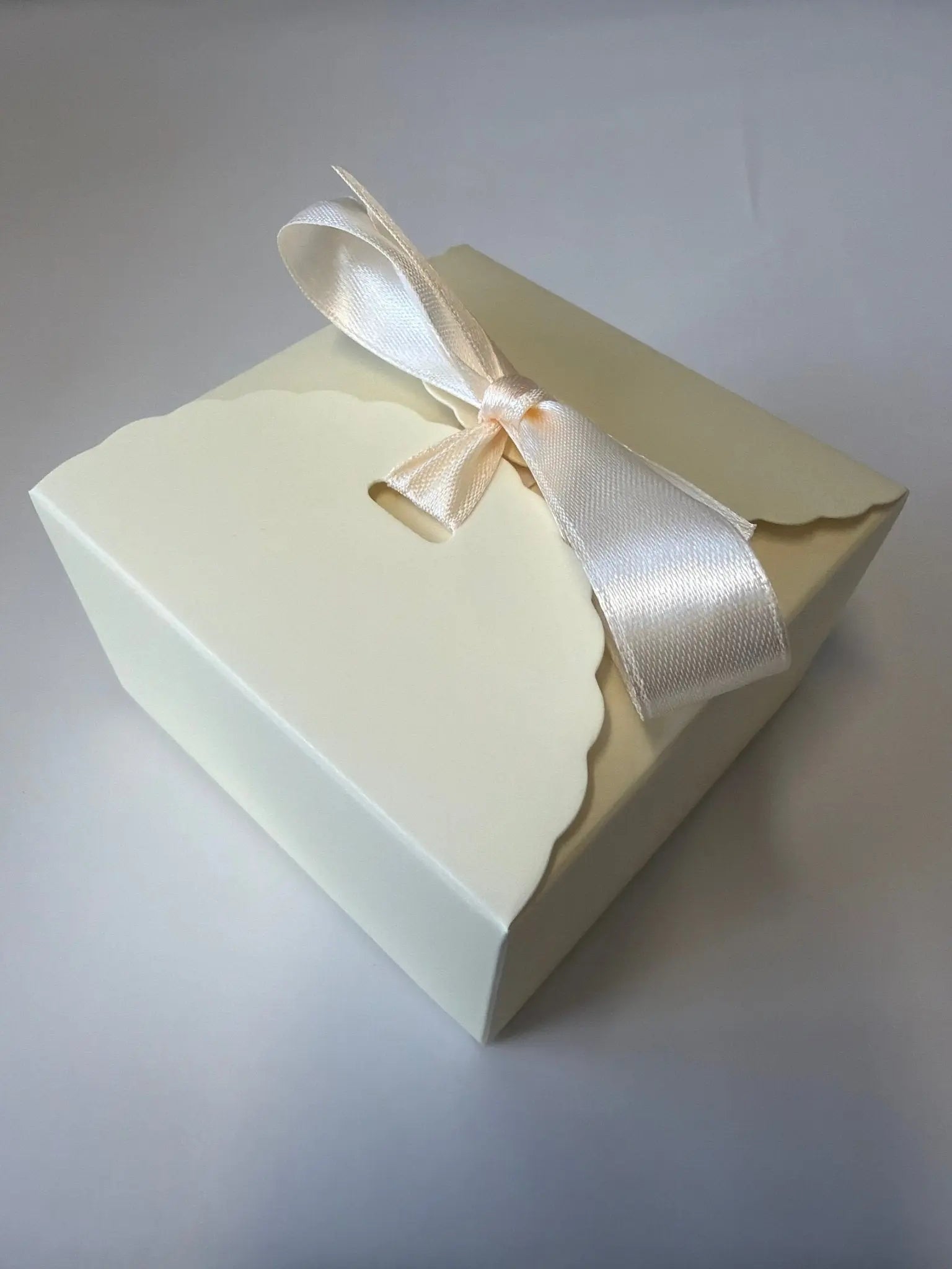 Geschenkbox mit Schleife Zitrone – Elegante Geschenkverpackung – Glückskekse mit Wunschtext ab 1 Stück